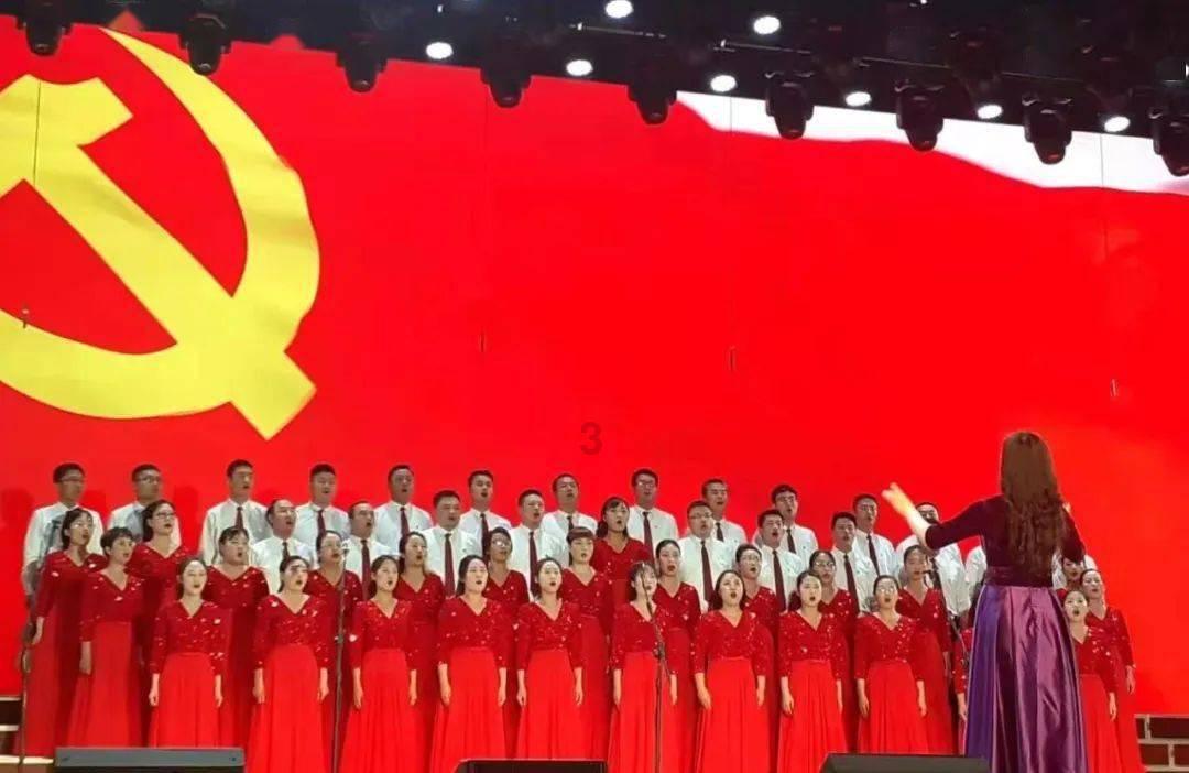 英格兰3比0胜威尔士，谁是这场比赛最大的功臣？游戏画面